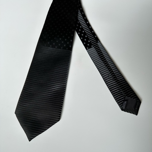 Authentic Pierre Cardin Tie - Picture 1 of 5